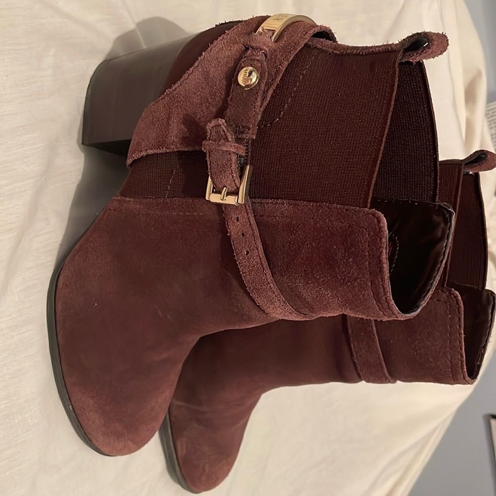 Tommy Hilfiger Heeled Bootie Sz 8.5 brown suede